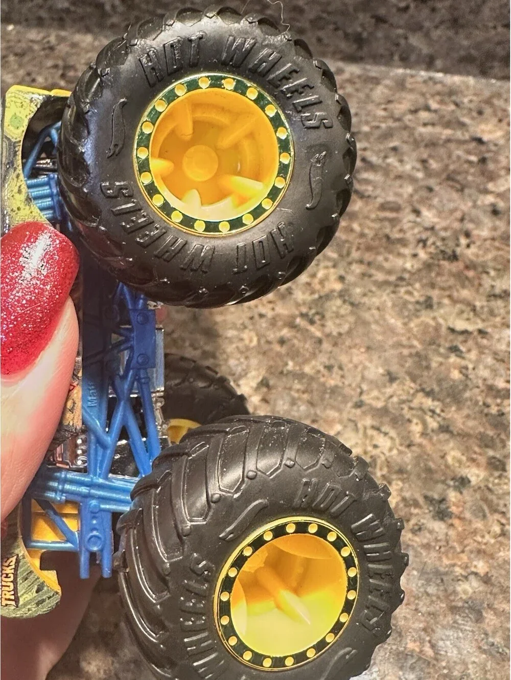 Hot Wheels Monster Trucks Chassis Snapper 1/64 Scale Diecast